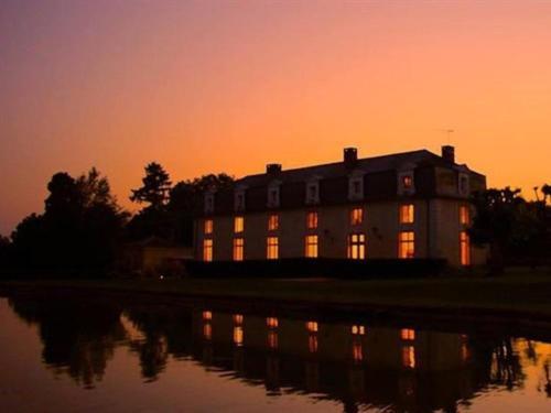 Hotel Domaine De Montchevreuil Fresneaux-Montchevreuil Exterior foto